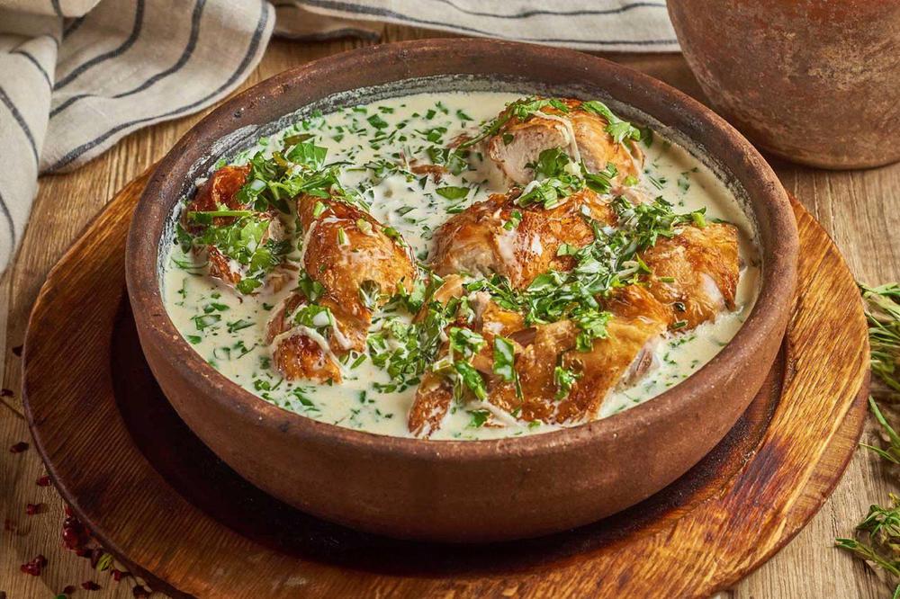 Shkmeruli Guide - Unveiling the Richness of Georgian Garlic Chicken