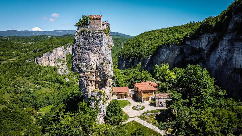 Katskhi Pillar: Enigmatic Monolith and Spiritual Sanctuary in Georgia