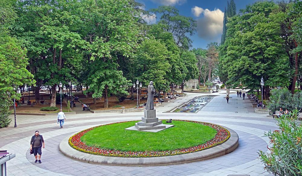 Giorgi Leonidze Garden: A Historical Oasis of Greenery in Tbilisi