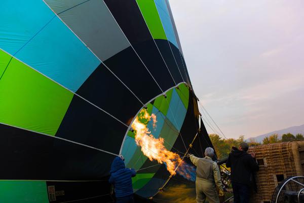 Hot air balloon ride preparation