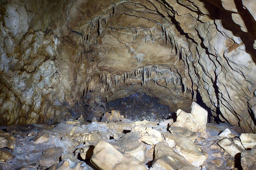 Ghliana Cave: Dive into Georgia's Karstic Splendor!