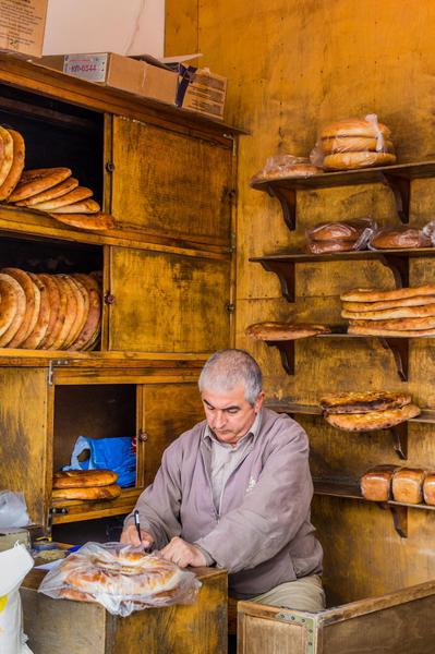 Baker at the market in Sheki