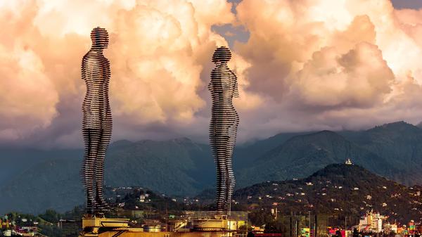 Ali and Nino Sculpture in Batumi