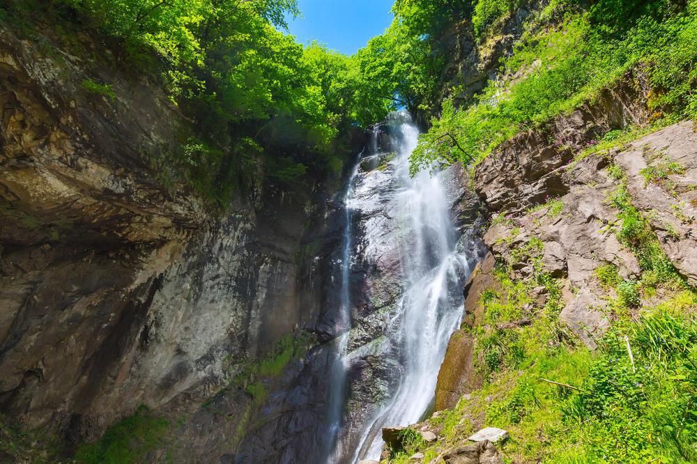 Makhuntseti Waterfall: Ajara's Majestic Mountain Hideaway